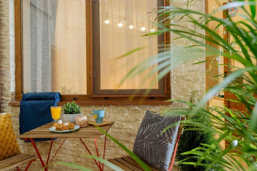 Studio With Private Terrace Next To Cismigiu Boekarest Buitenkant foto
