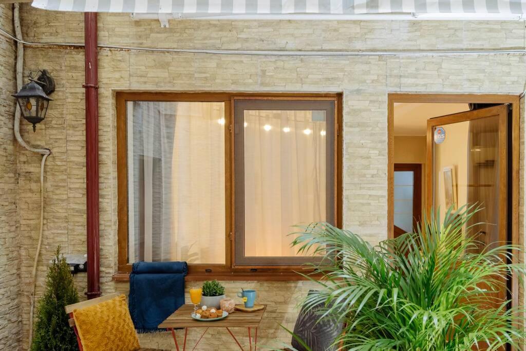Studio With Private Terrace Next To Cismigiu Boekarest Buitenkant foto
